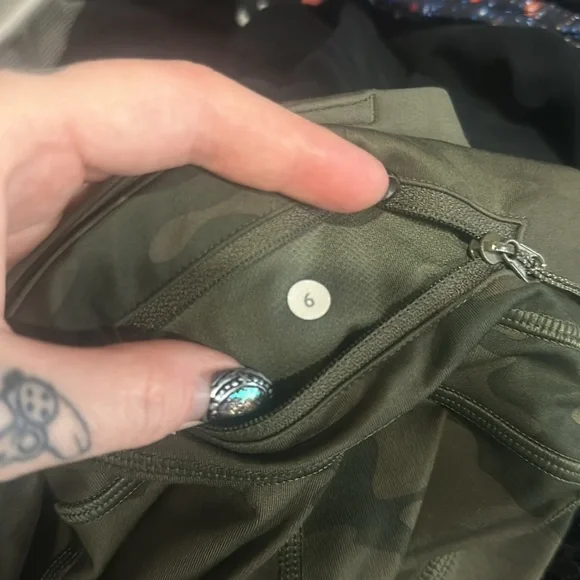 Lululemon Camo Crops - Picture 5 of 6